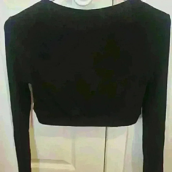 Long  Sleeve Crop top - Picture 2 of 2